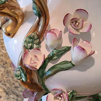 K19: Beautiful handled Floral Vase