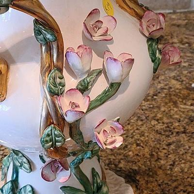 K19: Beautiful handled Floral Vase