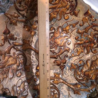 K25: Large Decorative Plates and Stand