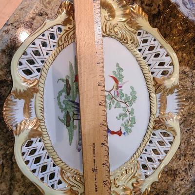 K25: Large Decorative Plates and Stand