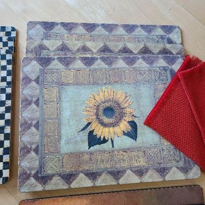 K29: Placemat and napkin lot!