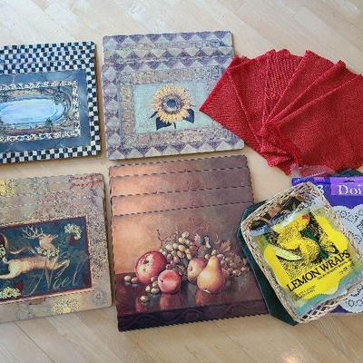 K29: Placemat and napkin lot!