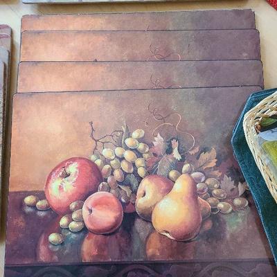 K29: Placemat and napkin lot!