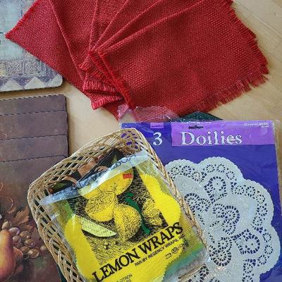 K29: Placemat and napkin lot!
