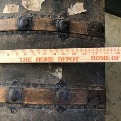 Antique Quality Steamer Trunk with Metal Details