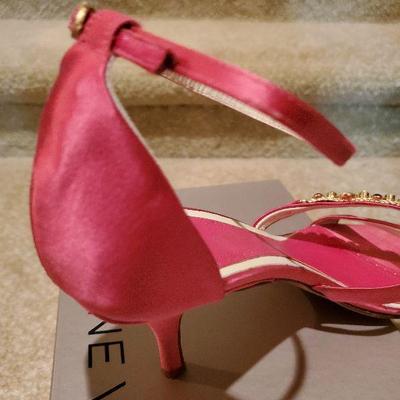 MB-219:Adrienne Vittadini High heels size 8