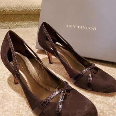 MB-229:Anne Taylor brown suede heels