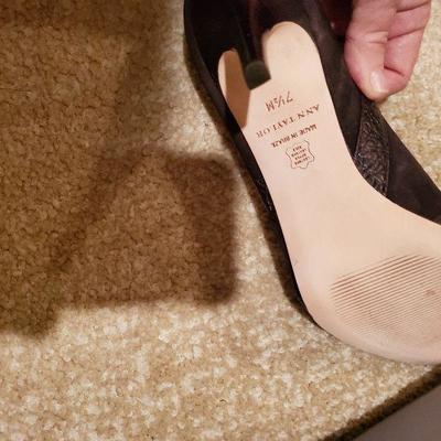 MB-229:Anne Taylor brown suede heels