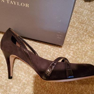 MB-229:Anne Taylor brown suede heels