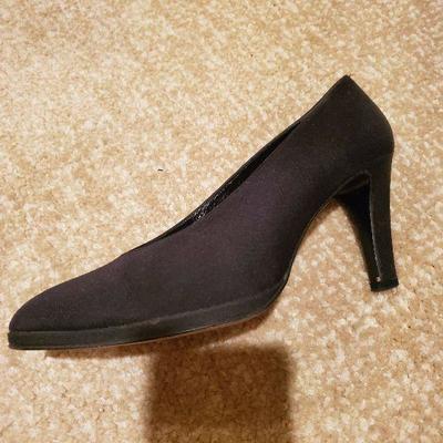 MB-221 size 9 Stuart Weitzman heels