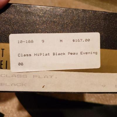 MB-221 size 9 Stuart Weitzman heels