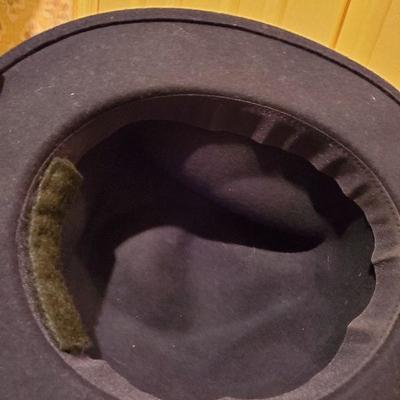 MB-223 Michel Kors shirt, felt hat and gift box with handle