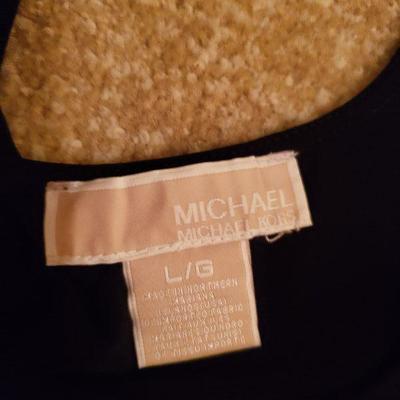 MB-223 Michel Kors shirt, felt hat and gift box with handle