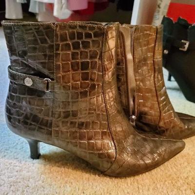 MB-239:two pair ankle boots and two pair shoes size 8 and 8 1/2