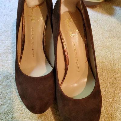 MB-240: four pair of heels size 8 3 are new one pair gently worn