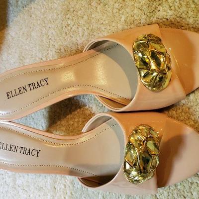 MB-240: four pair of heels size 8 3 are new one pair gently worn