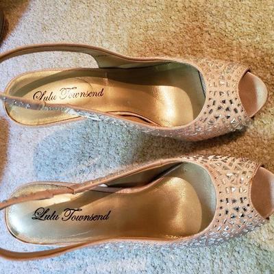 MB-240: four pair of heels size 8 3 are new one pair gently worn