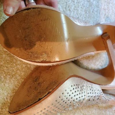MB-240: four pair of heels size 8 3 are new one pair gently worn