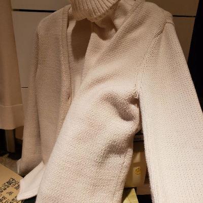 MB-246: sweater lot