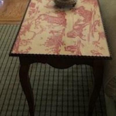 Lot L11: Red and Yellow Faux Toile Top Endtable