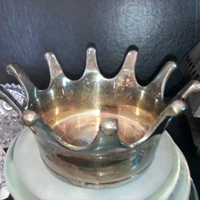 Lot L17: Misc. Home Decor/ Candle Holders/plates incl. silverplated Maitland-Smith piece.