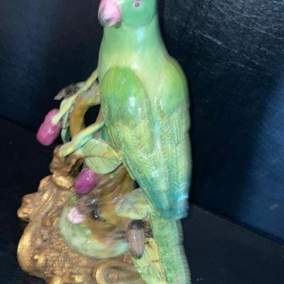 Lot L27:  Bird figurine