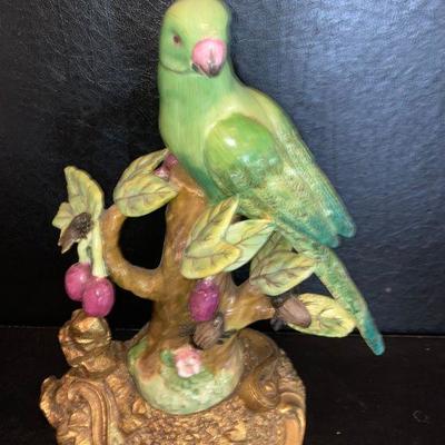 Lot L27:  Bird figurine