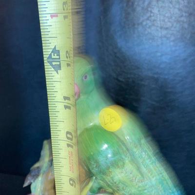 Lot L27:  Bird figurine