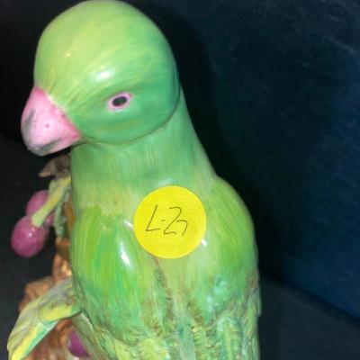 Lot L27:  Bird figurine