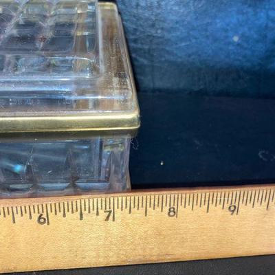 Lot L29: Glass lidded box.