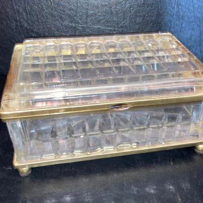 Lot L29: Glass lidded box.