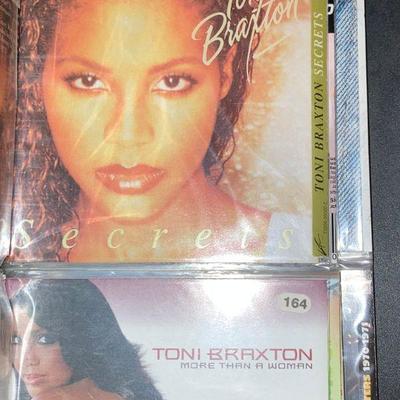 Lot L32: Pioneer 300 CD Player / Changer with CDs already in it!