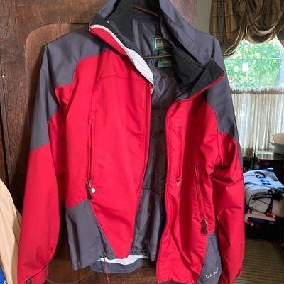 L47: LL Bean Men's Coat Size Small
