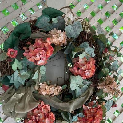 Lot Outside3: Outdoor Floral Faux Wreath 