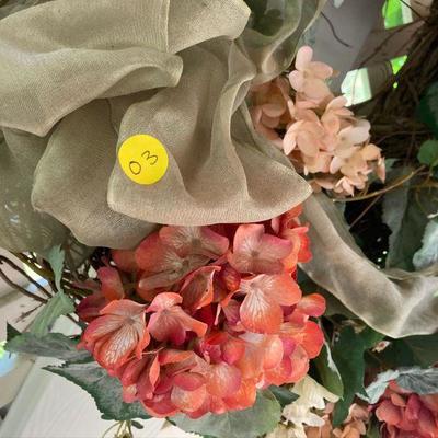 Lot Outside3: Outdoor Floral Faux Wreath 