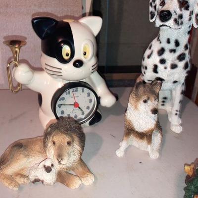 Lot B41: Misc. Animal DÃ©cor Dog Cat Lion Wolf