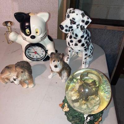 Lot B41: Misc. Animal DÃ©cor Dog Cat Lion Wolf