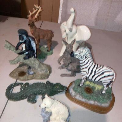 Lot B43: Misc. Animal DÃ©cor Zebra Monkey Elephant Deer etc.