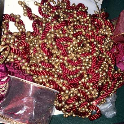 Lot B47: Misc holiday lot