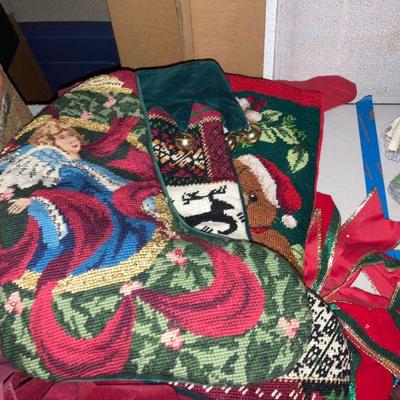 Lot B47: Misc holiday lot