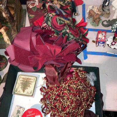 Lot B47: Misc holiday lot