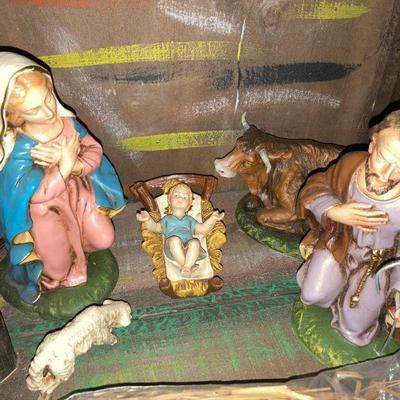 Lot B50: Nativity Scene with all the figurines