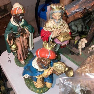 Lot B50: Nativity Scene with all the figurines