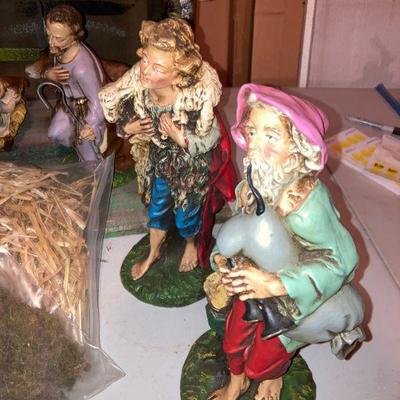 Lot B50: Nativity Scene with all the figurines