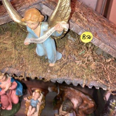 Lot B50: Nativity Scene with all the figurines