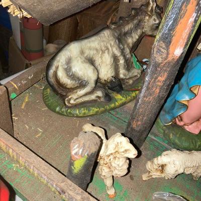 Lot B50: Nativity Scene with all the figurines