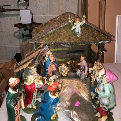 Lot B50: Nativity Scene with all the figurines