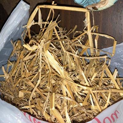 Lot 51: Nativity Scene w/ figurines.