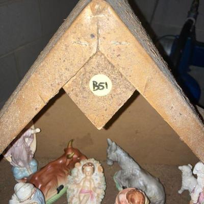 Lot 51: Nativity Scene w/ figurines.