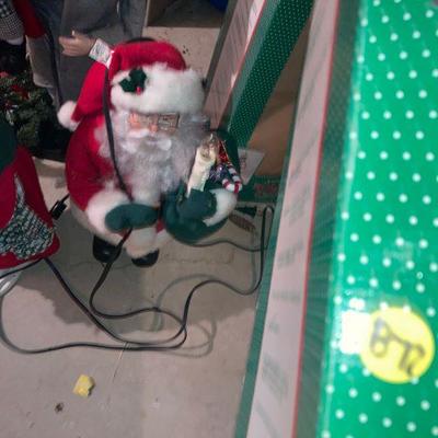 Lot B72 Lot of Animated / Light up Christmas Figurines